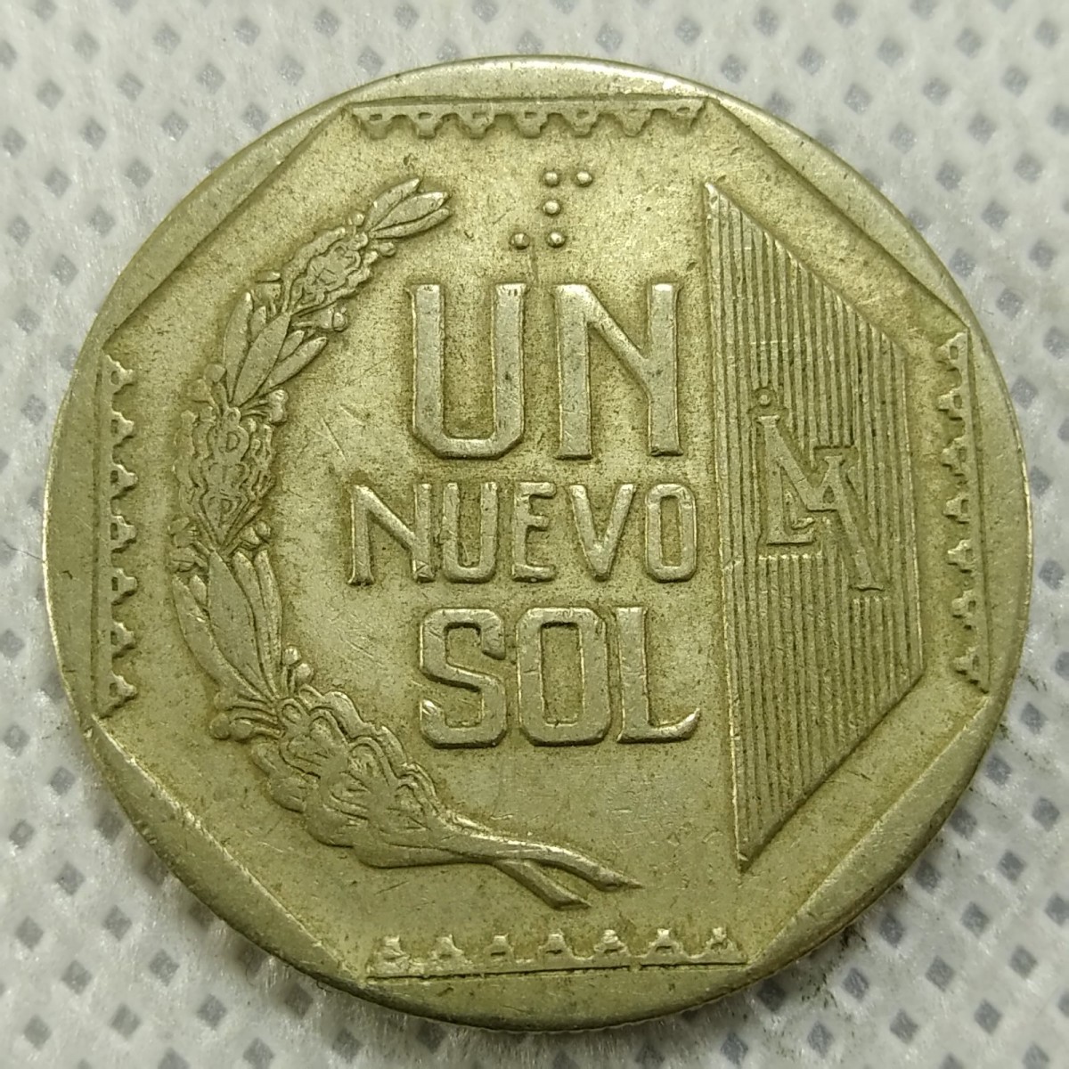 Соли 1992. Перу 50 сентимо 2007 год. Перу 50 сентимо 2001 год. Монеты Перу 1 соль 1994 год. Соль 1994 монета Перу.